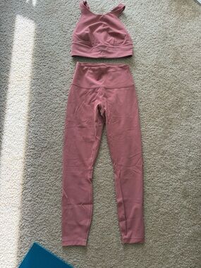Lululemon Leggings and Sports Bra - Wunder Train Size 6